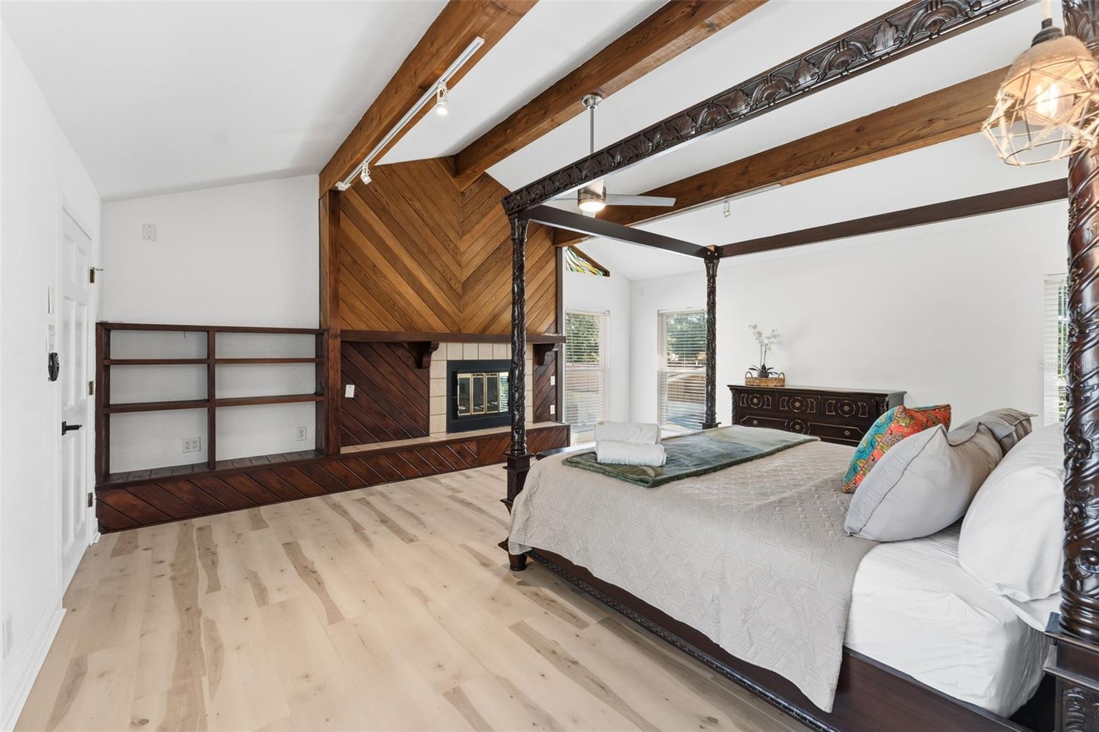 Image 14 of 57 For 1584 Oak Lane