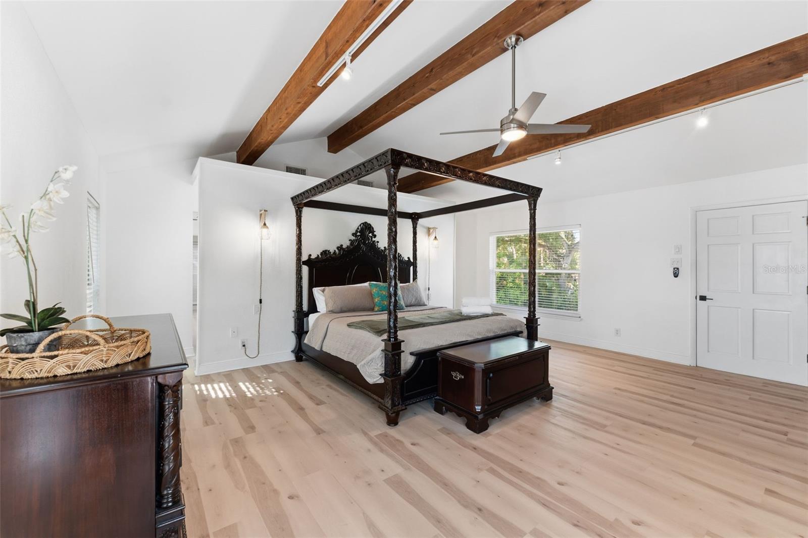 Image 16 of 57 For 1584 Oak Lane