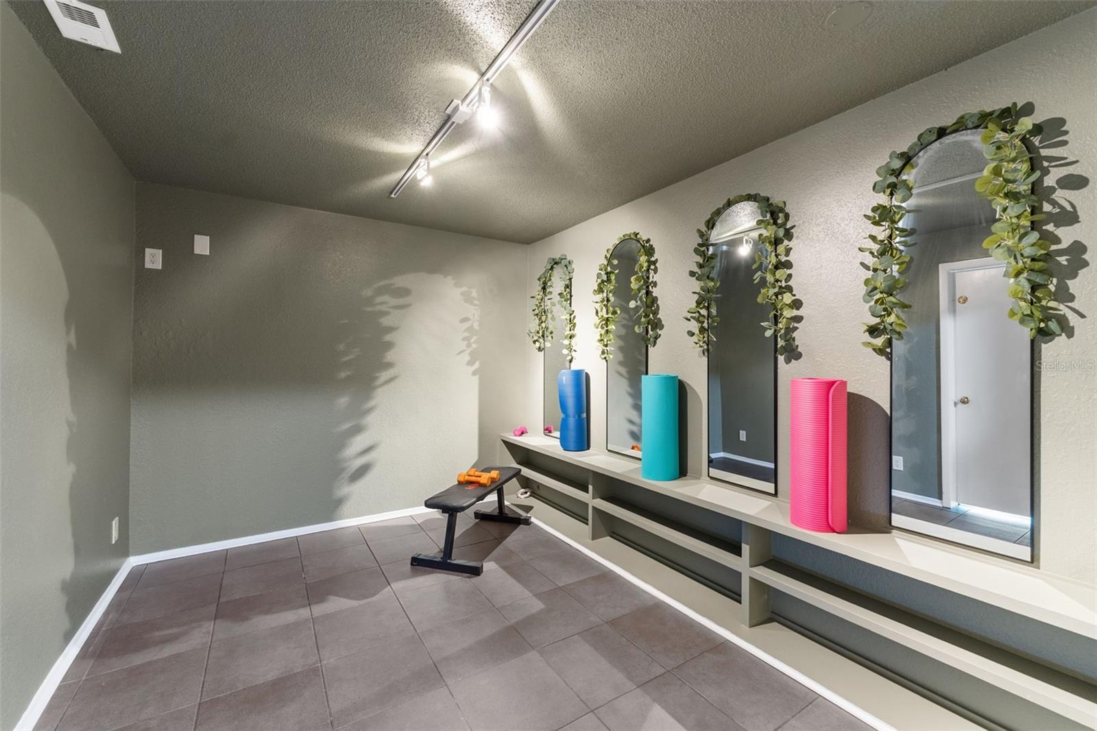 Image 24 of 57 For 1584 Oak Lane