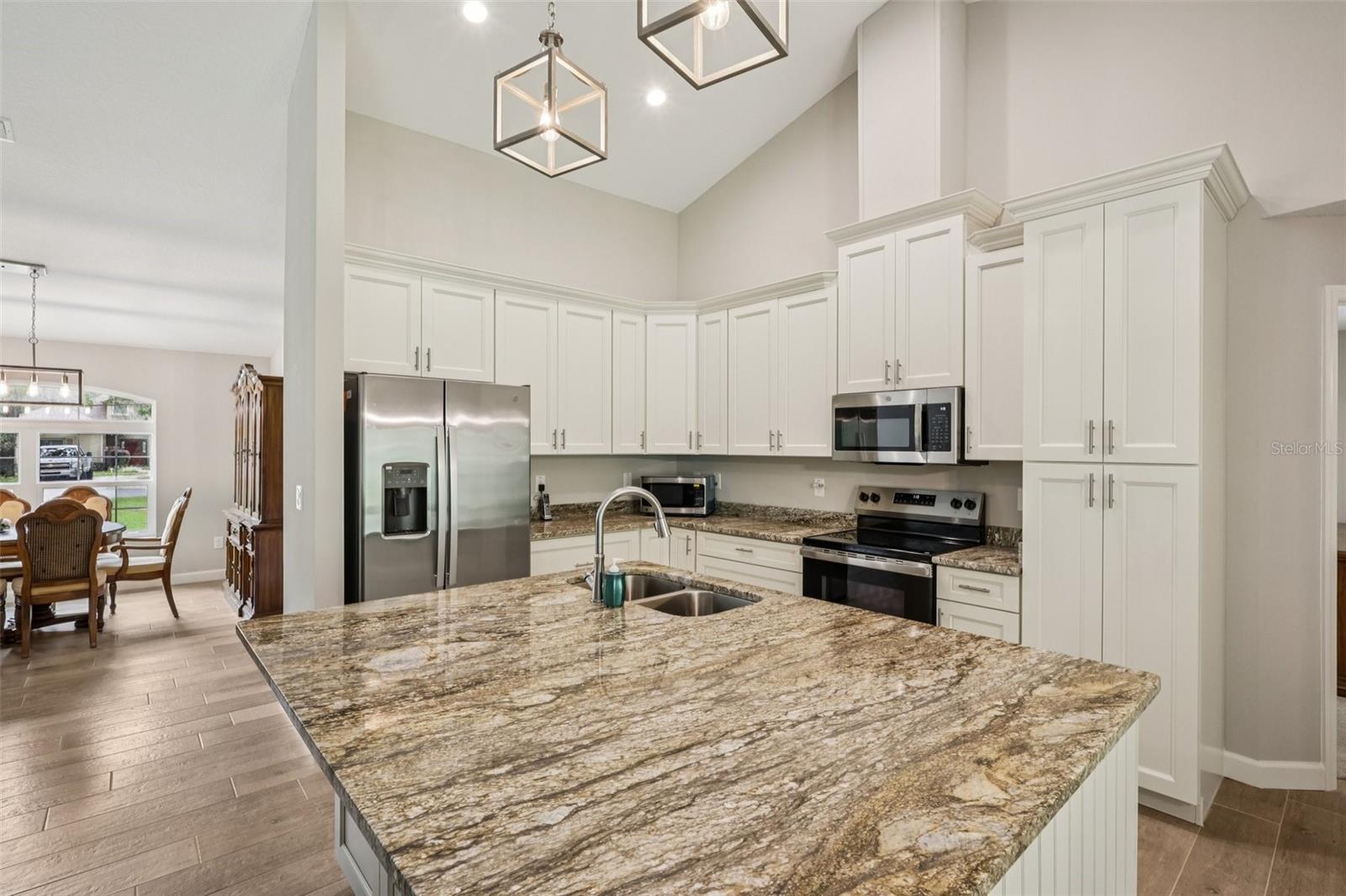 Image 11 of 34 For 399 W Massachusetts St