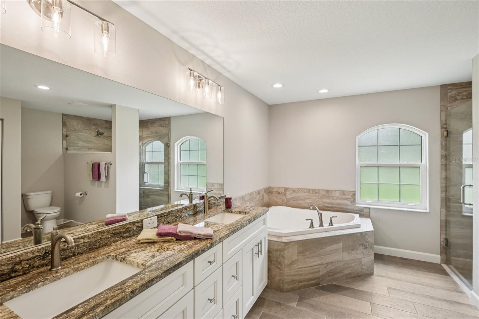 Image 21 of 34 For 399 W Massachusetts St