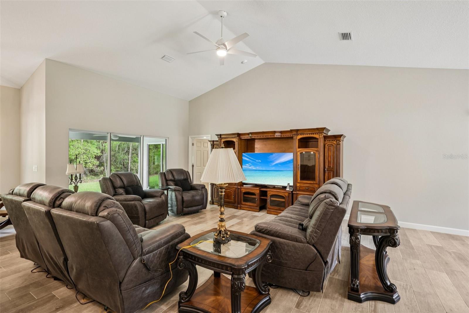 Image 9 of 34 For 399 W Massachusetts St