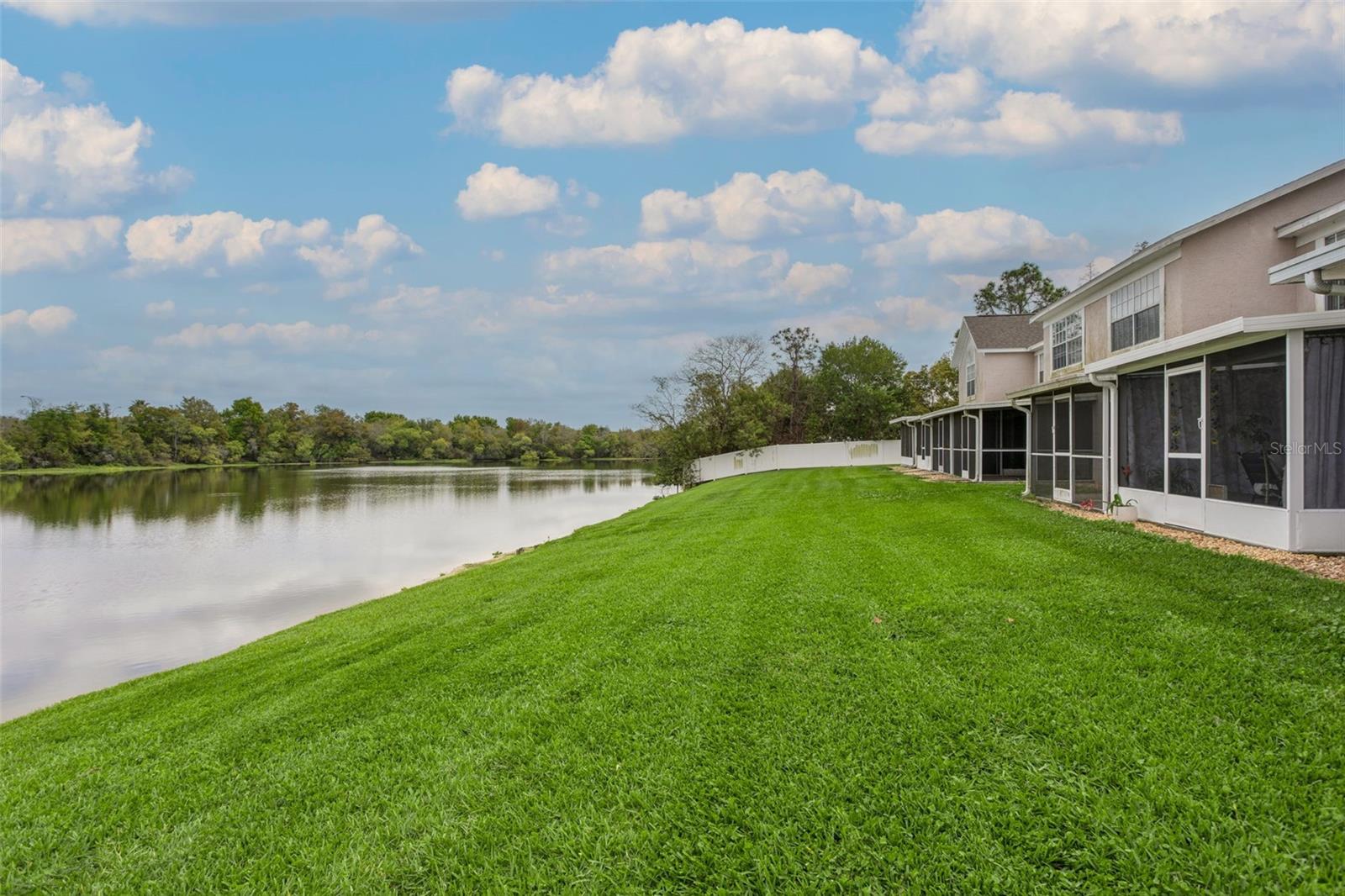 Image 26 of 31 For 425 Kensington Lake Circle