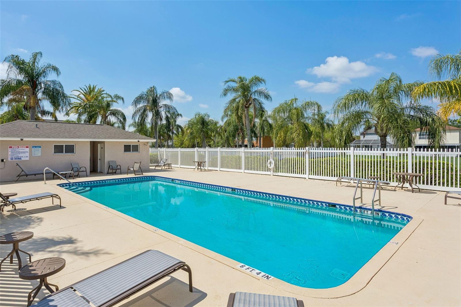 Image 27 of 31 For 425 Kensington Lake Circle