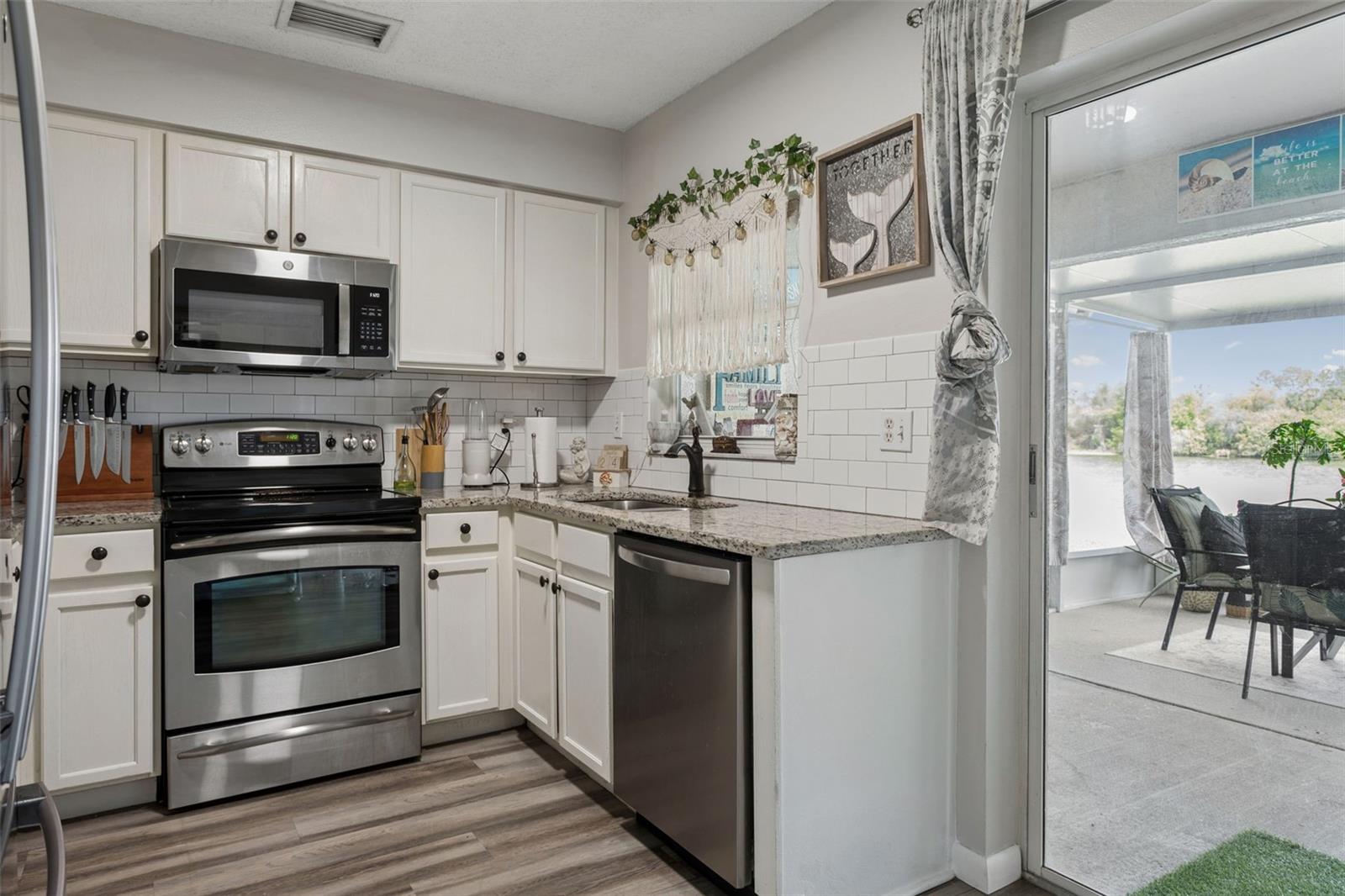 Image 9 of 31 For 425 Kensington Lake Circle