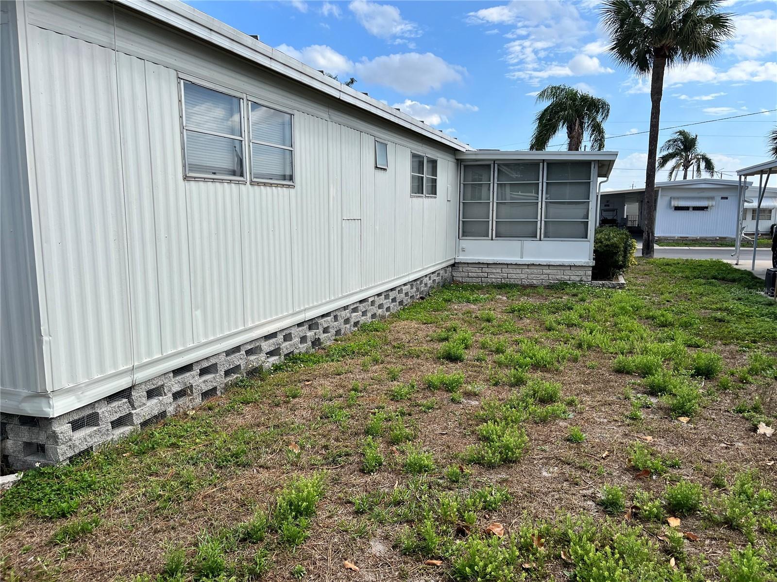 Listing photo id 7 for 11128 102nd Way 225