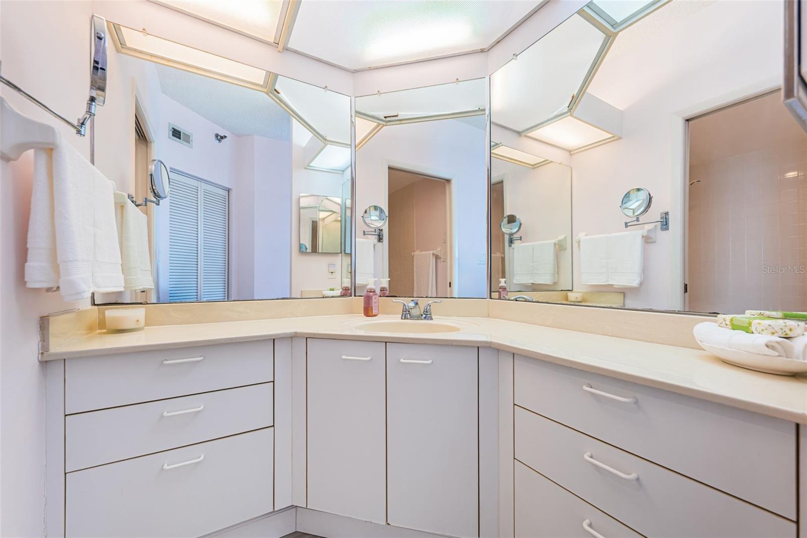 Image 25 of 97 For 7979 Sailboat Key Boulevard S 205