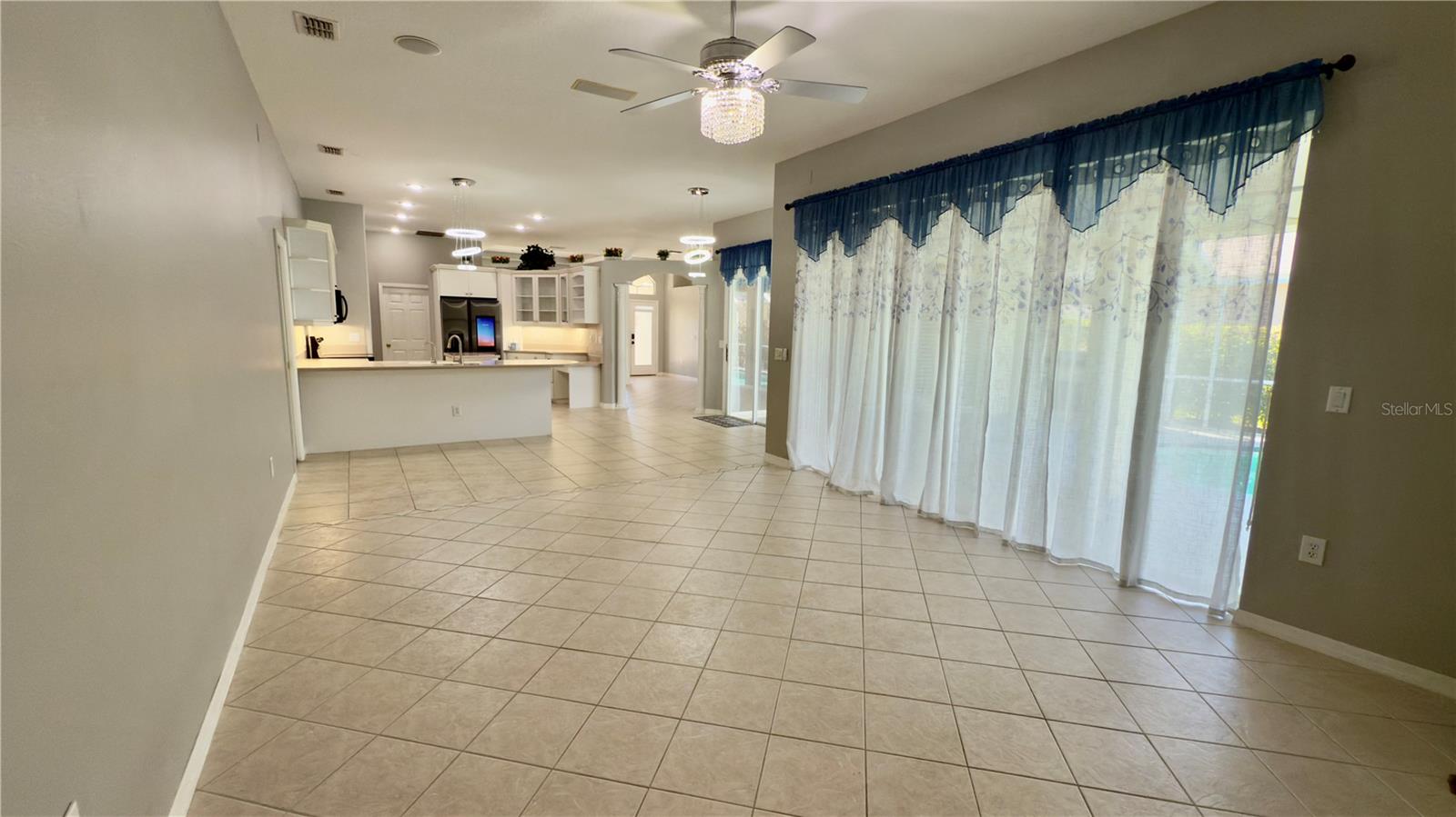 Image 16 of 61 For 2049 Larissa Court