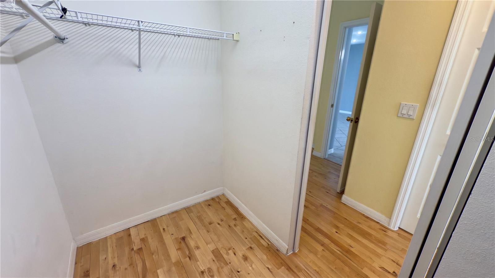 Image 33 of 61 For 2049 Larissa Court