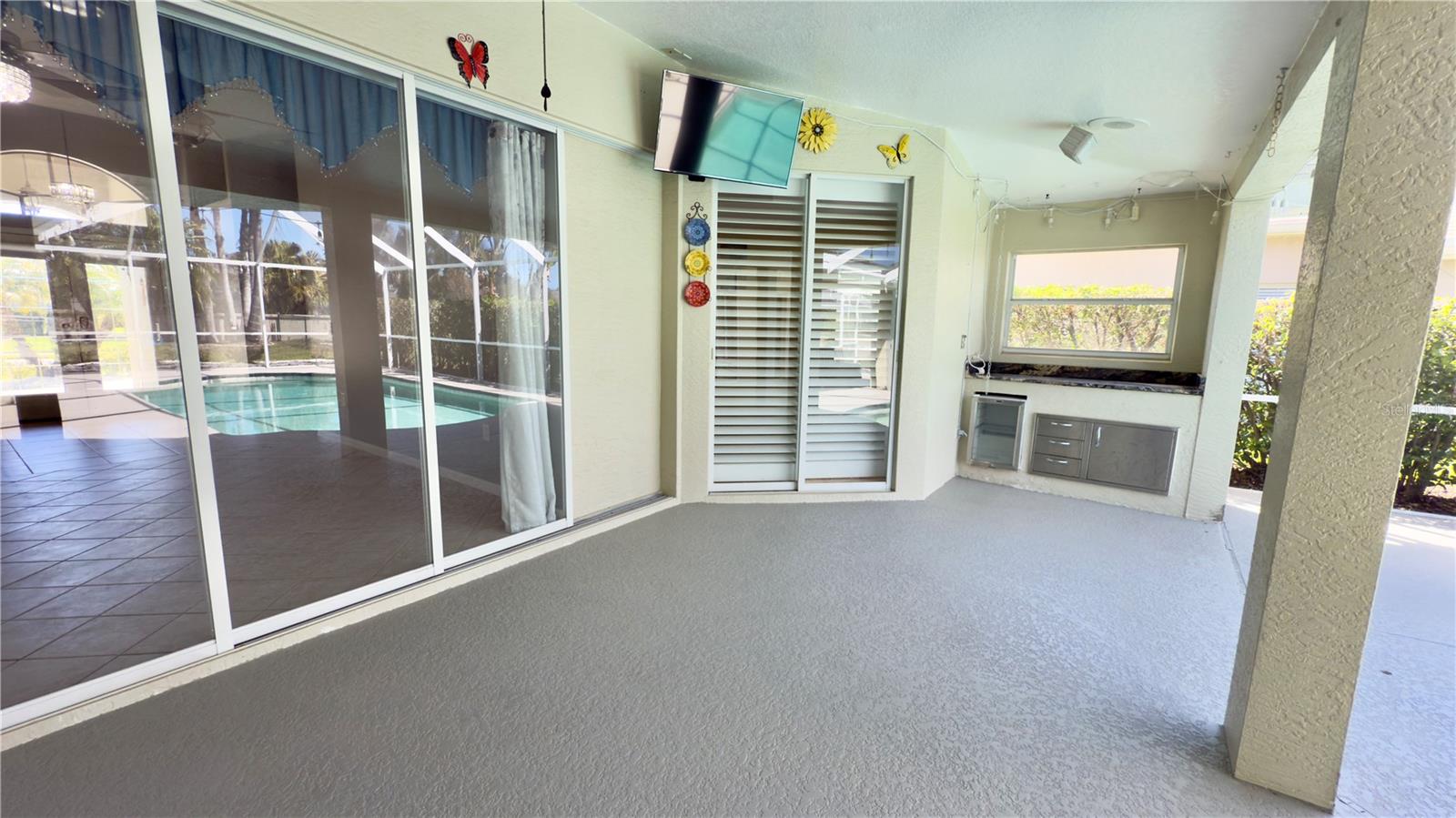 Image 37 of 61 For 2049 Larissa Court