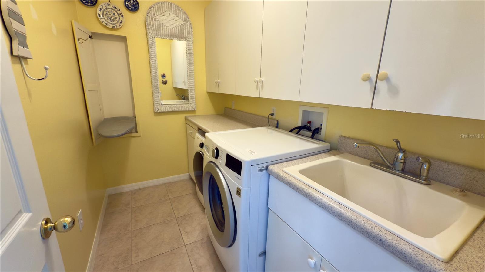 Image 46 of 61 For 2049 Larissa Court