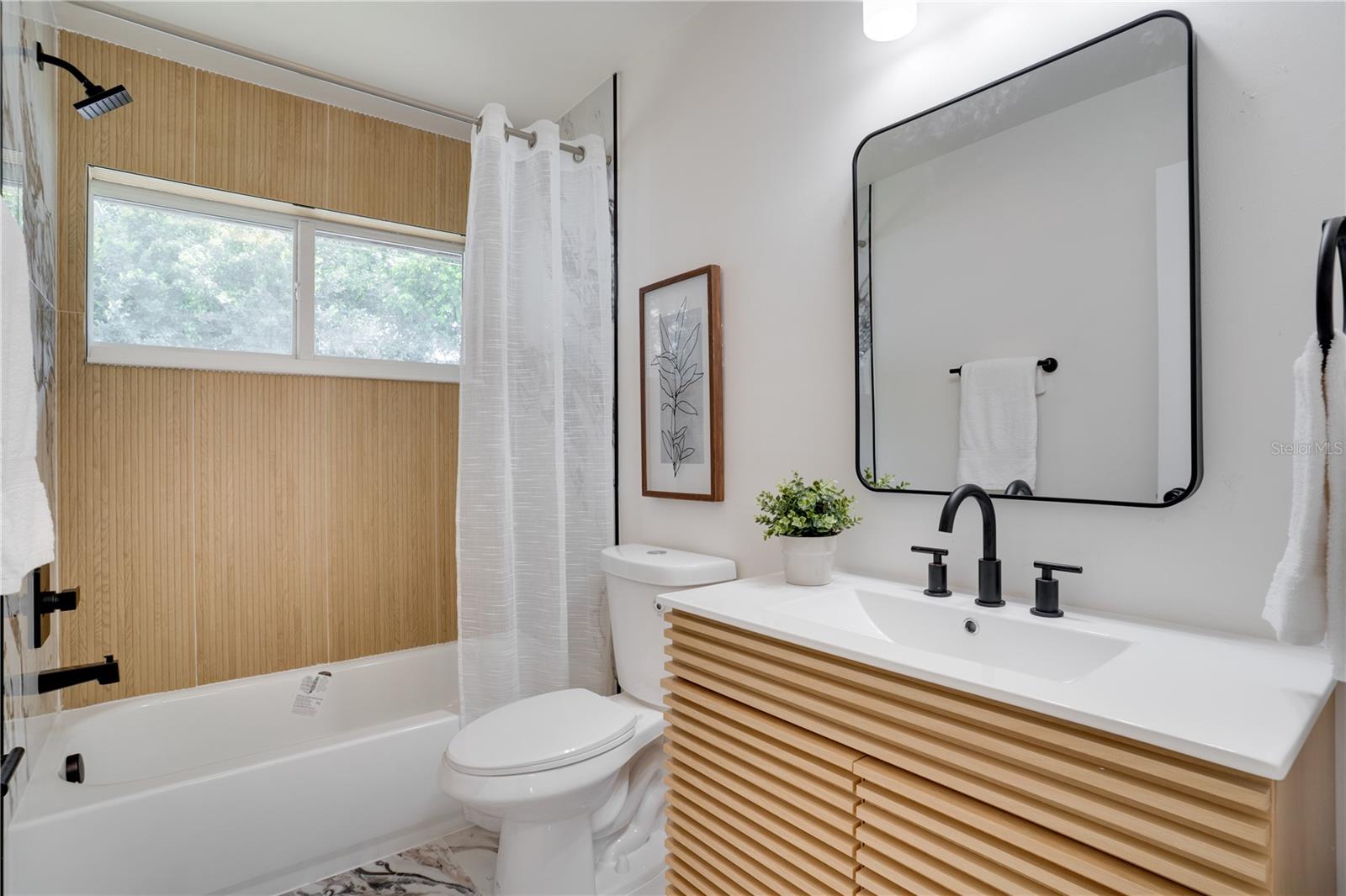 Image 21 of 36 For 11932 85th Terrace