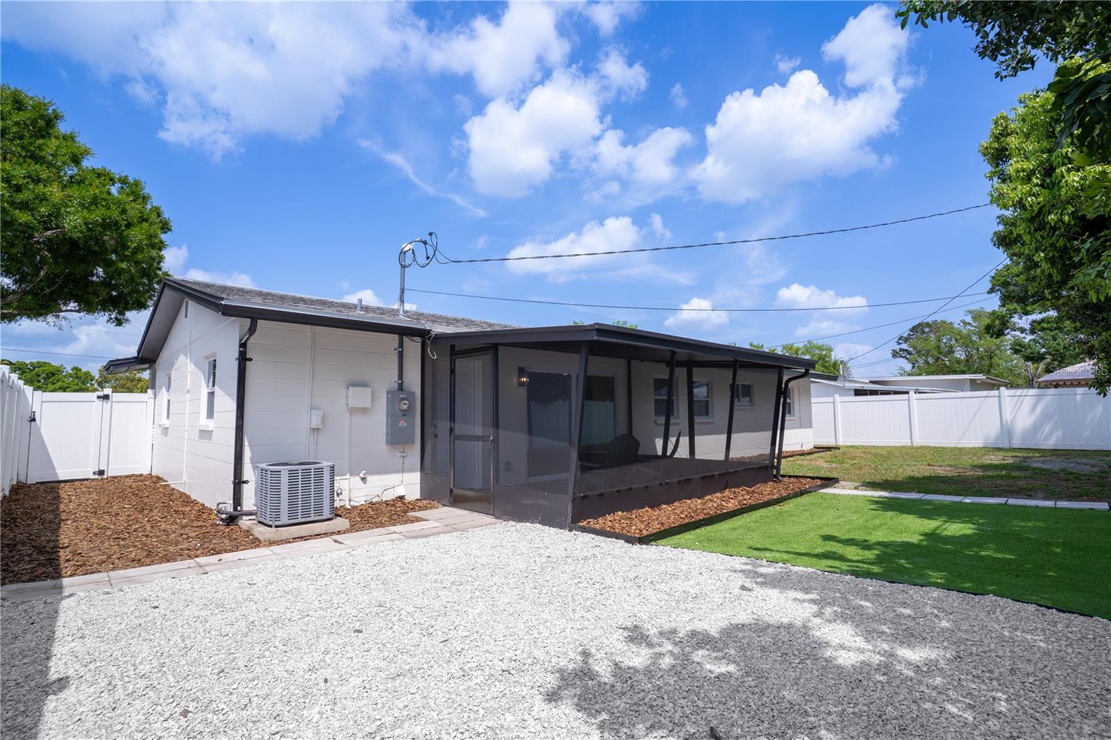 Image 28 of 36 For 11932 85th Terrace