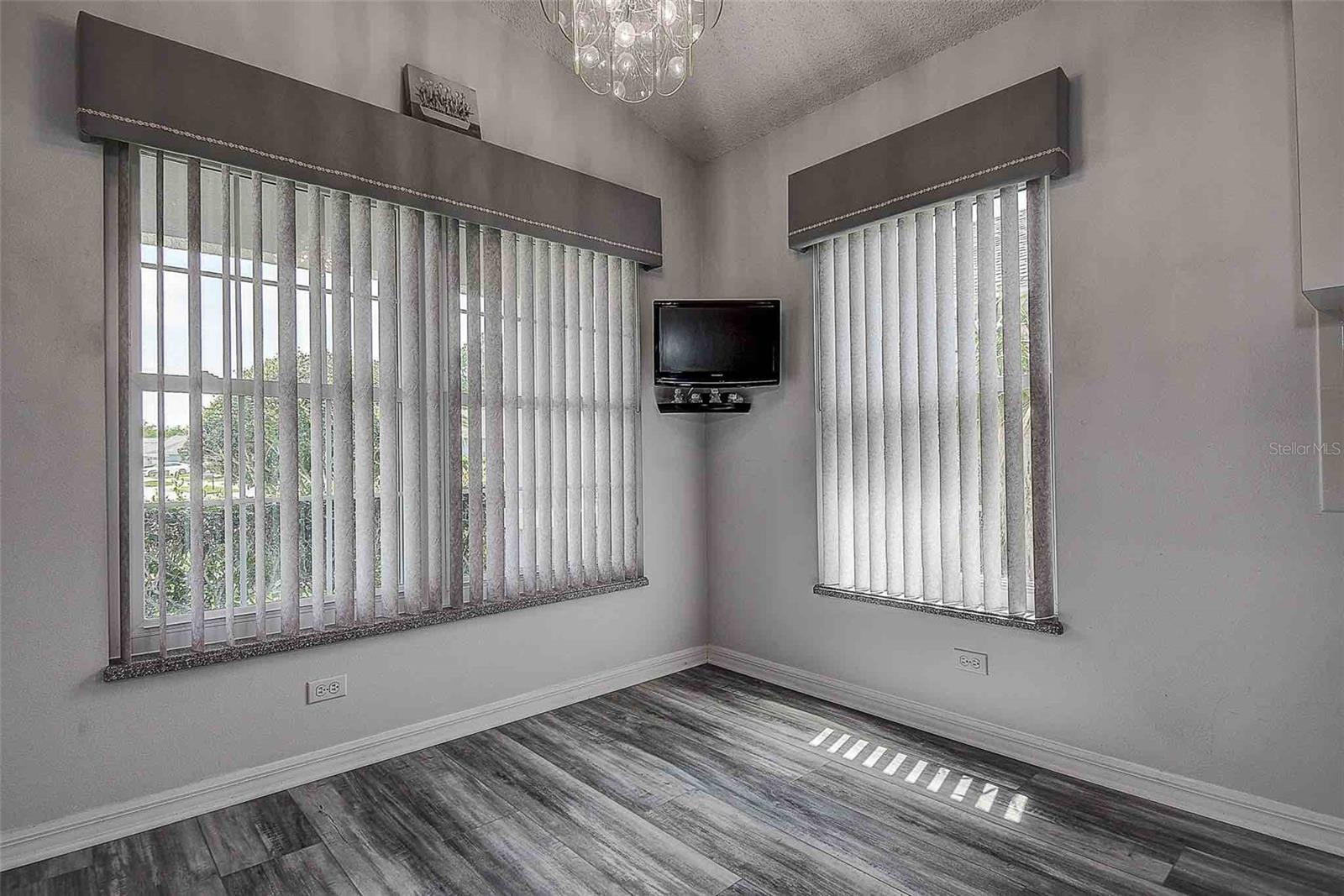 Image 9 of 40 For 1020 Trafalgar Drive