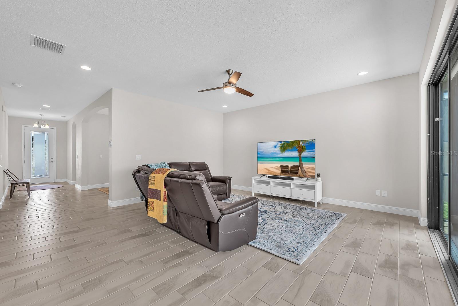 Image 11 of 52 For 14615 Red Castle Avenue