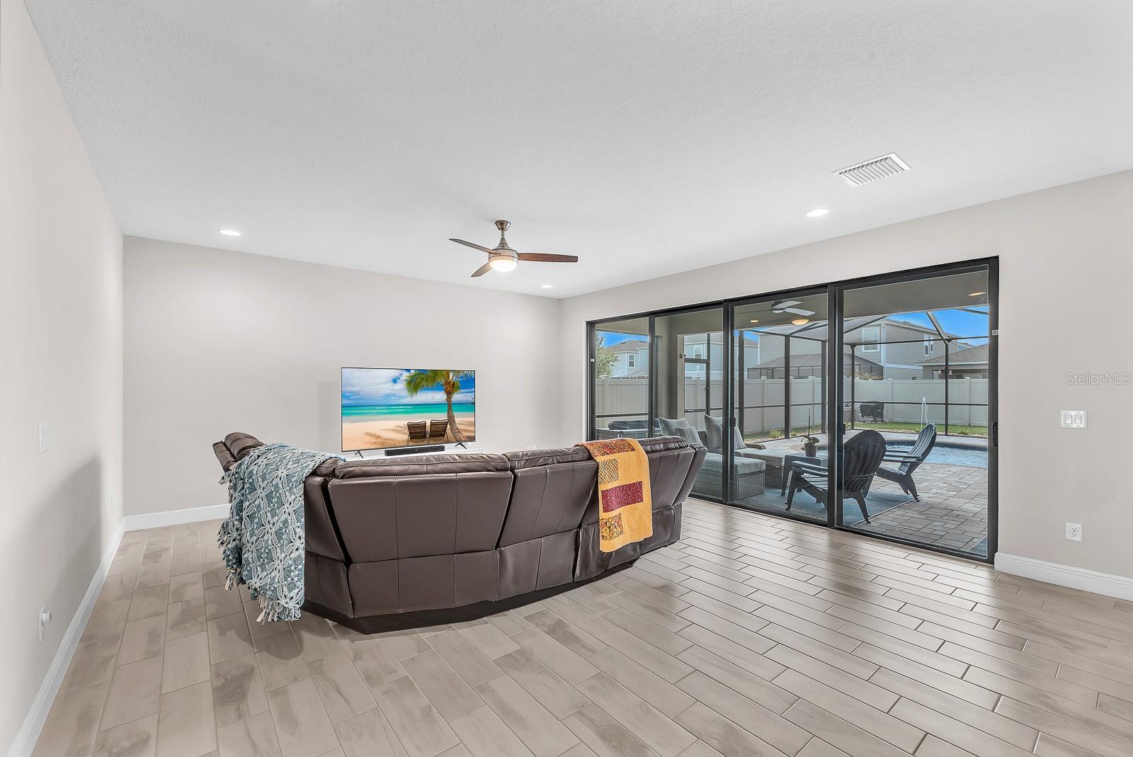 Image 13 of 52 For 14615 Red Castle Avenue