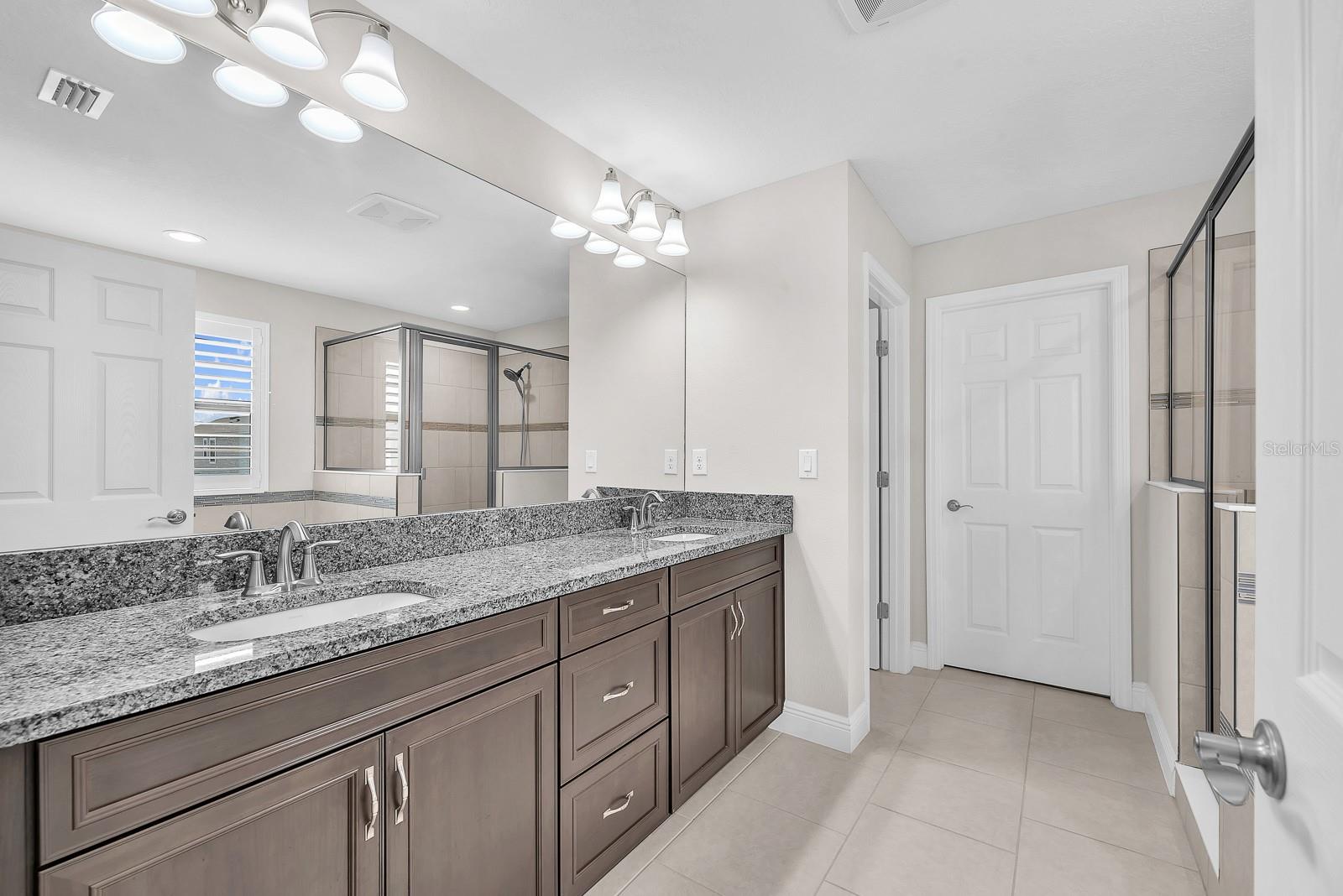 Image 26 of 52 For 14615 Red Castle Avenue