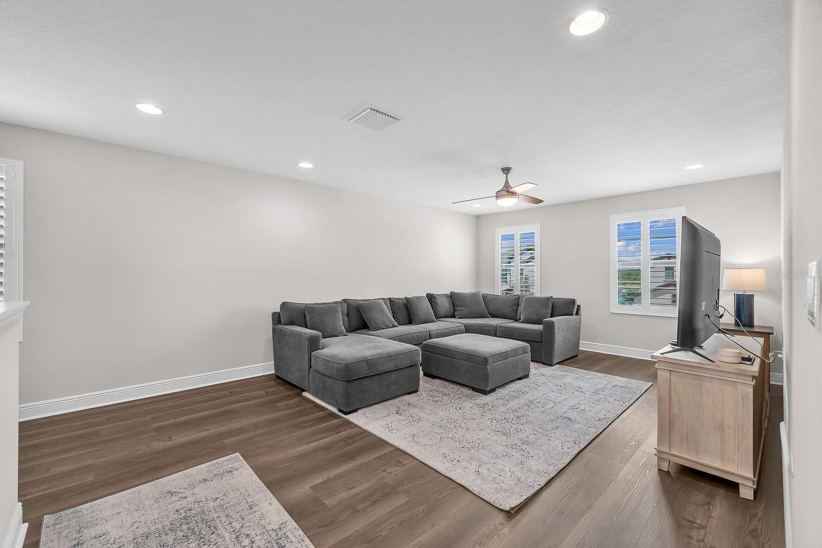 Image 32 of 52 For 14615 Red Castle Avenue