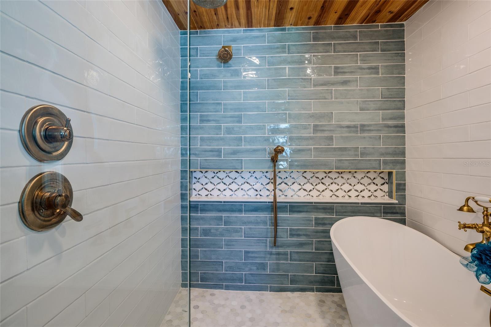 Image 19 of 32 For 9298 Sun Isle Drive Ne