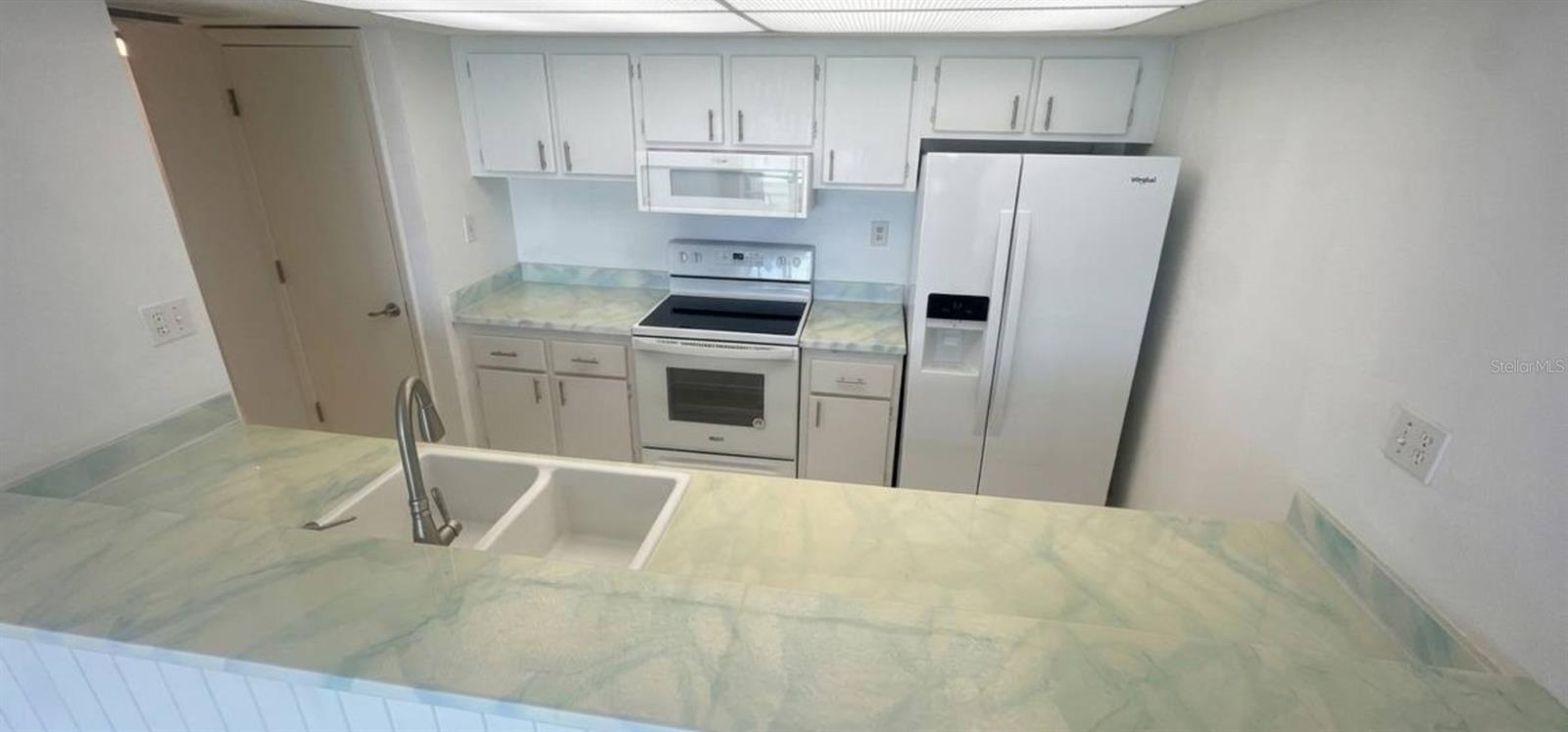 Image 14 of 31 For 450 Gulfview Boulevard 1208