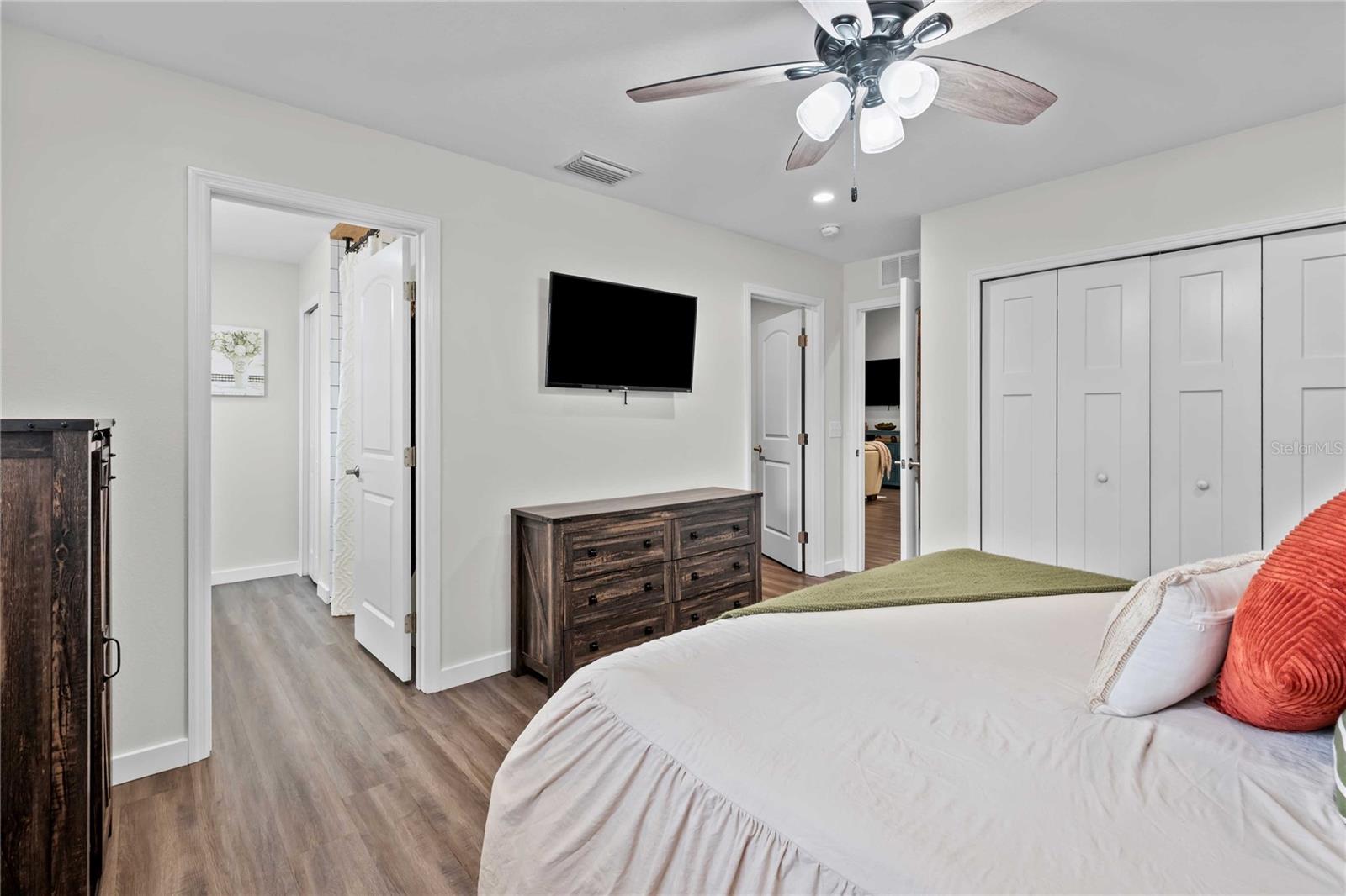 Image 16 of 34 For 12202 Meadow Lane