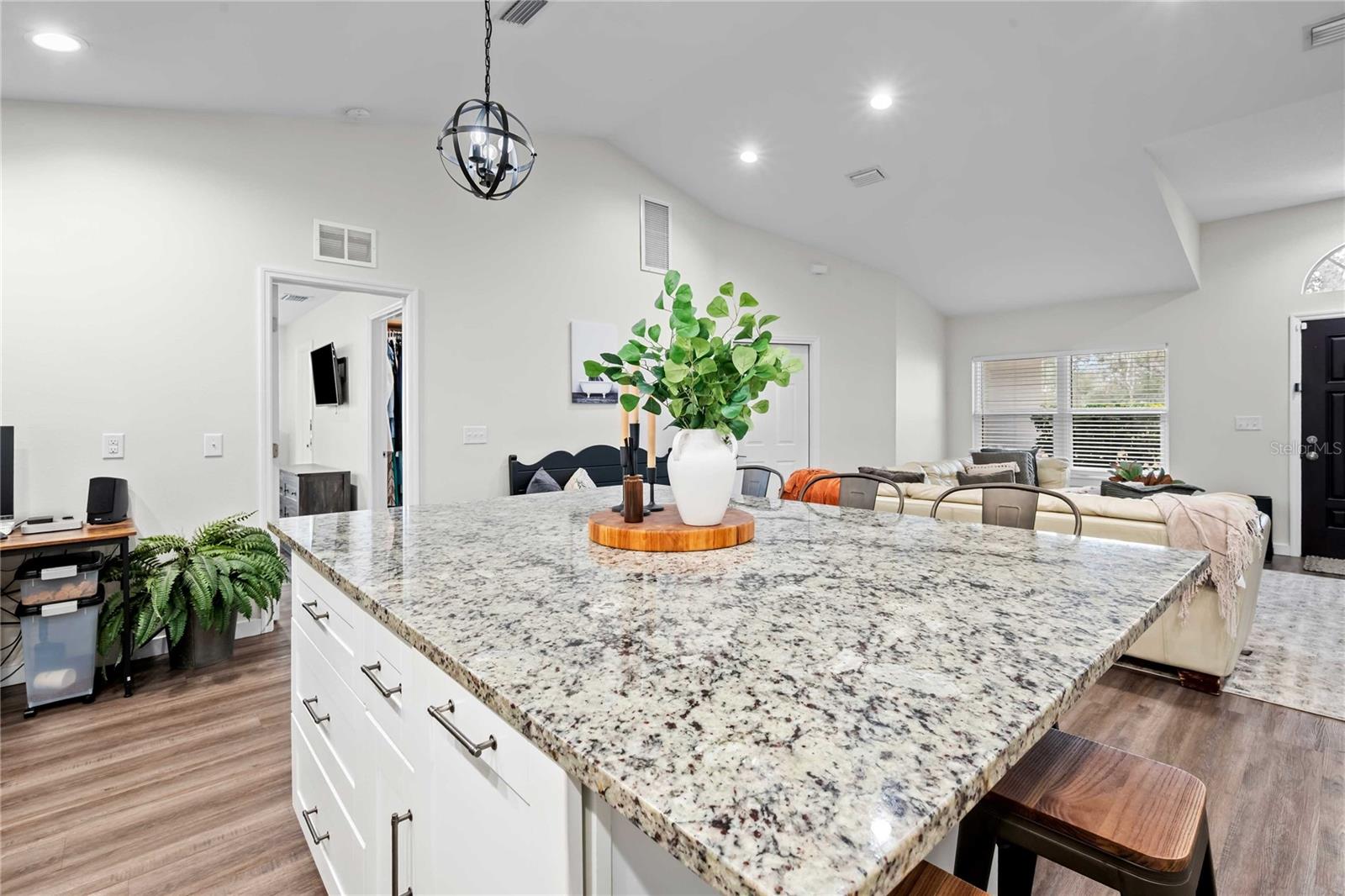 Image 7 of 34 For 12202 Meadow Lane