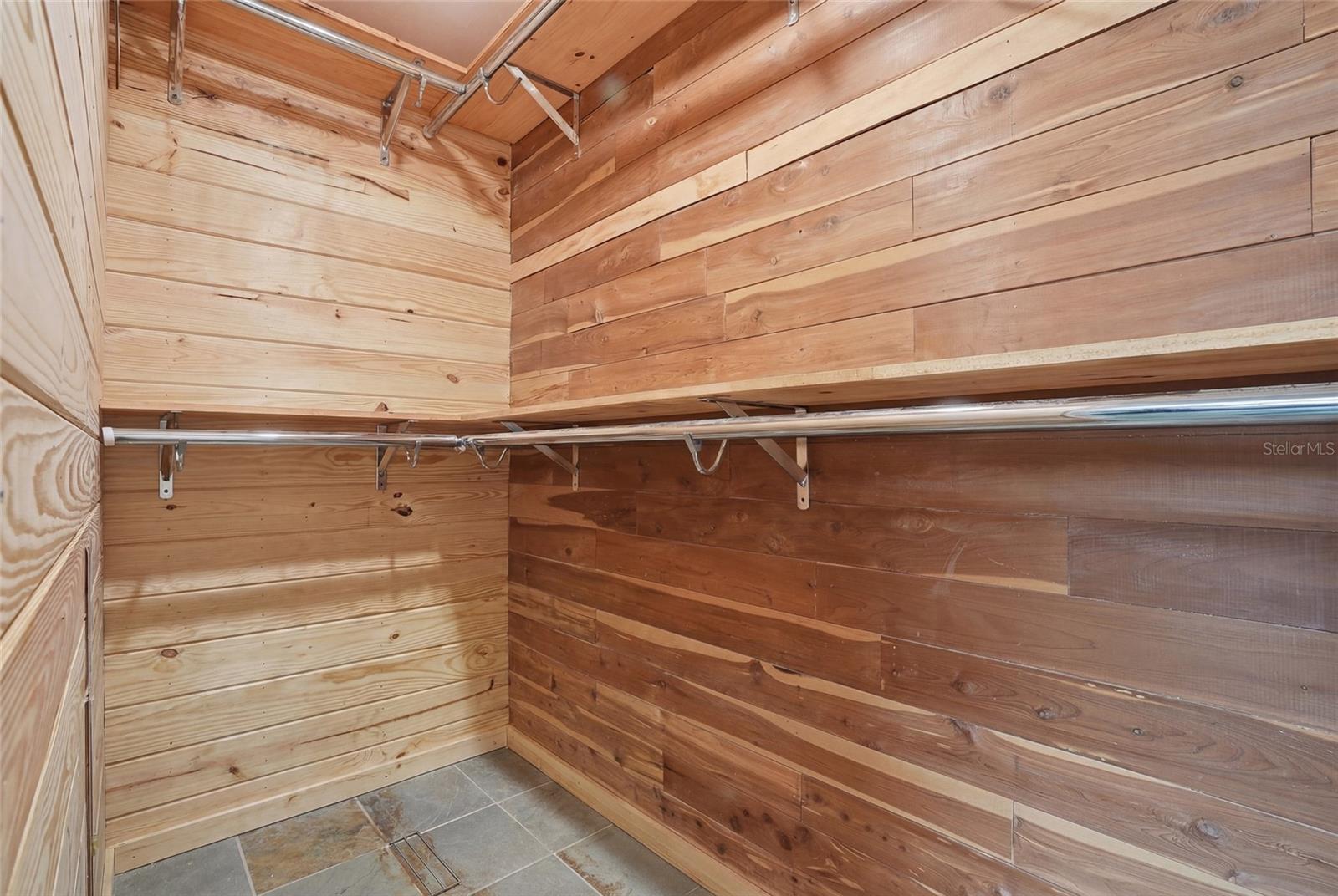 Listing photo id 10 for 5015 Pelican Drive