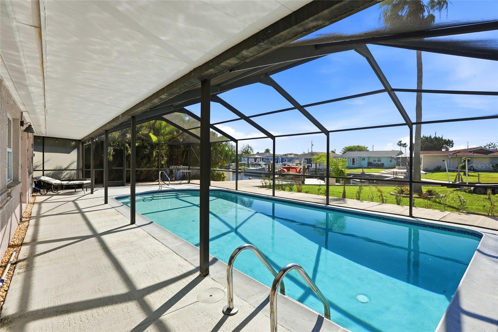 Listing photo id 17 for 5015 Pelican Drive