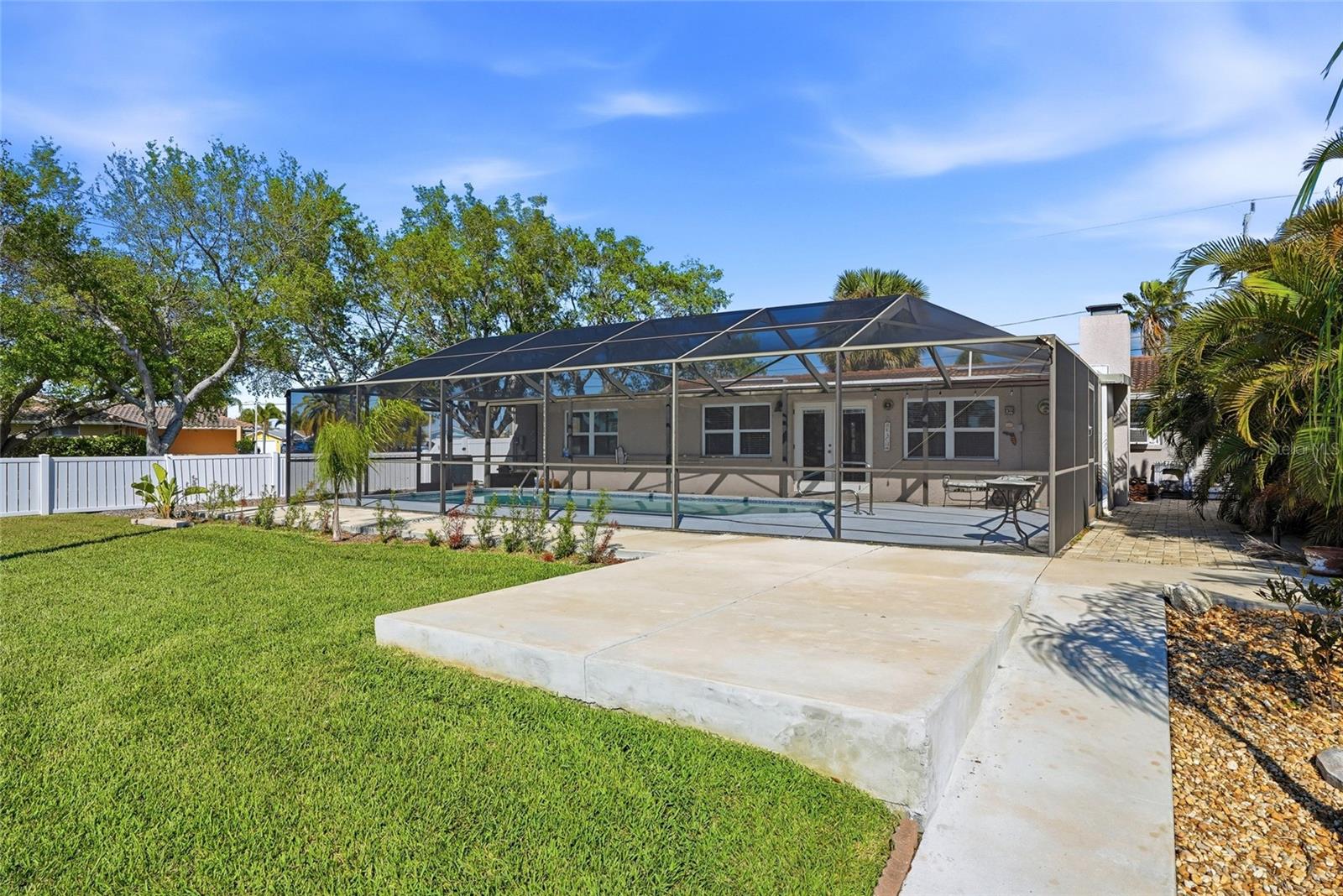 Listing photo id 20 for 5015 Pelican Drive