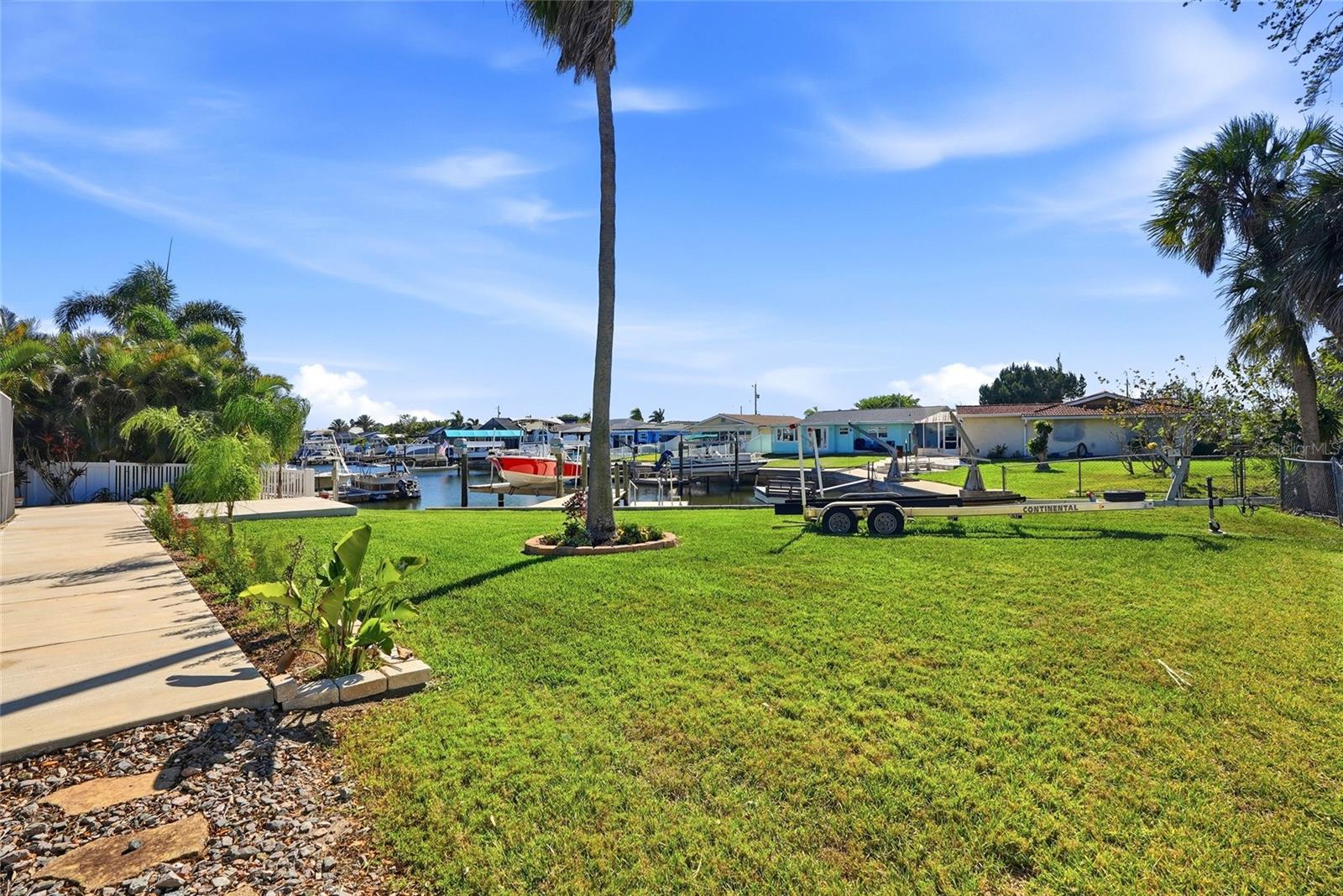 Listing photo id 21 for 5015 Pelican Drive