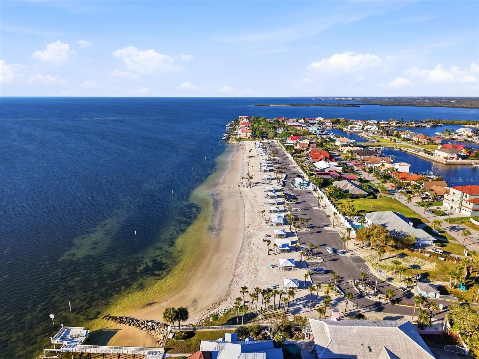 Listing photo id 28 for 5015 Pelican Drive