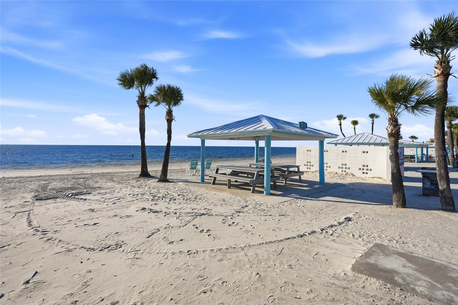 Listing photo id 32 for 5015 Pelican Drive