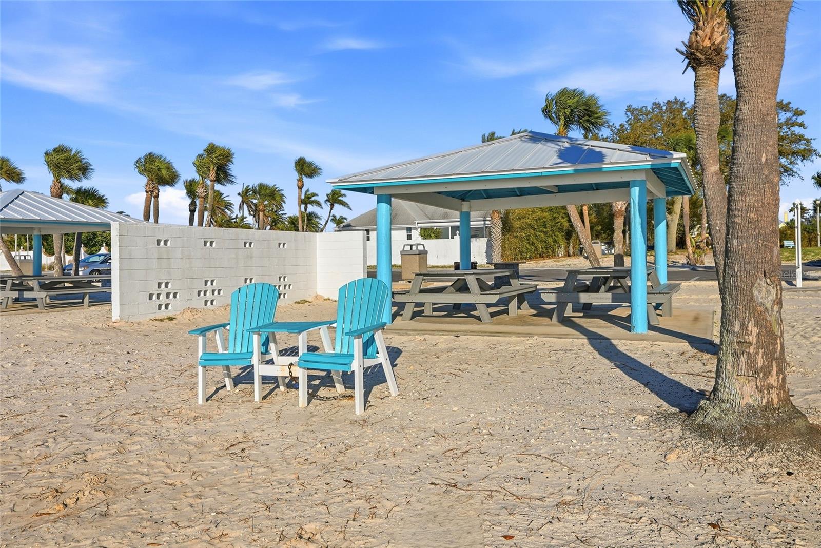 Listing photo id 33 for 5015 Pelican Drive