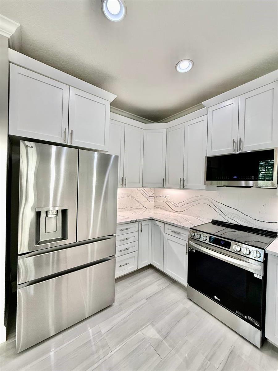 Image 14 of 39 For 505 Tampania Avenue 5