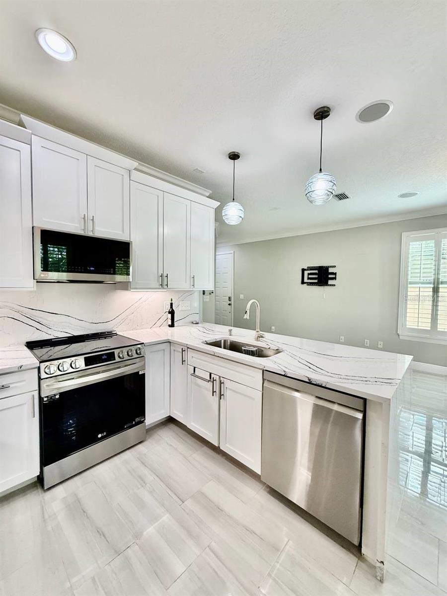 Image 15 of 39 For 505 Tampania Avenue 5