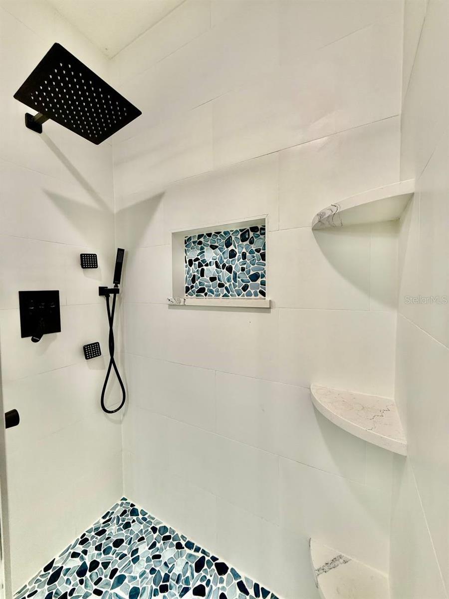 Image 24 of 39 For 505 Tampania Avenue 5