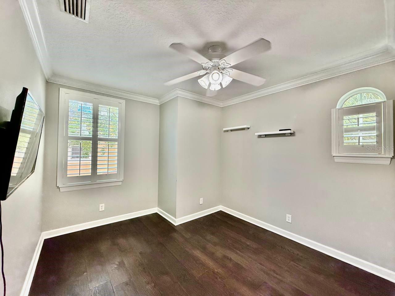 Image 28 of 39 For 505 Tampania Avenue 5