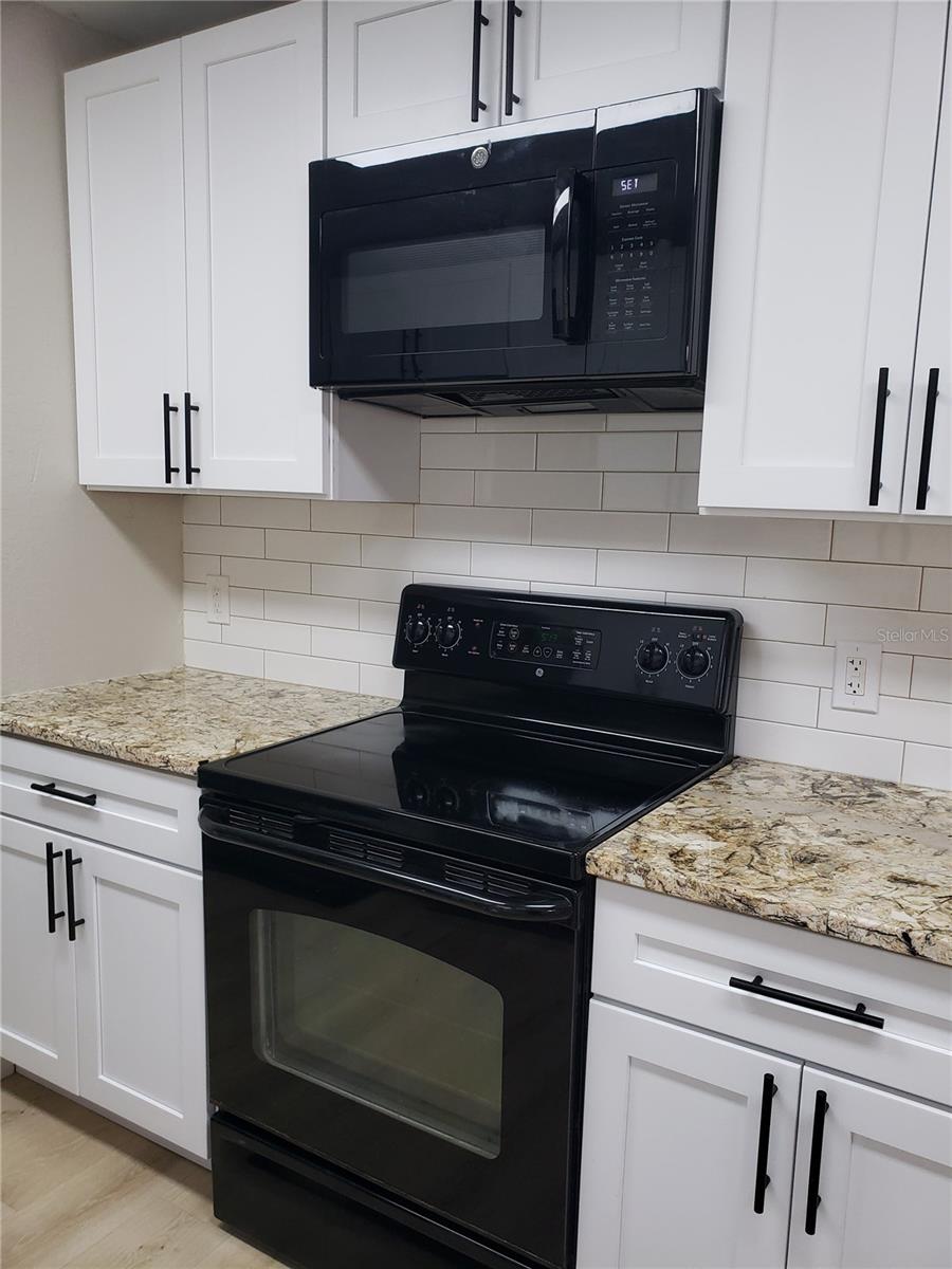 Image 7 of 26 For 4284 Everett Avenue