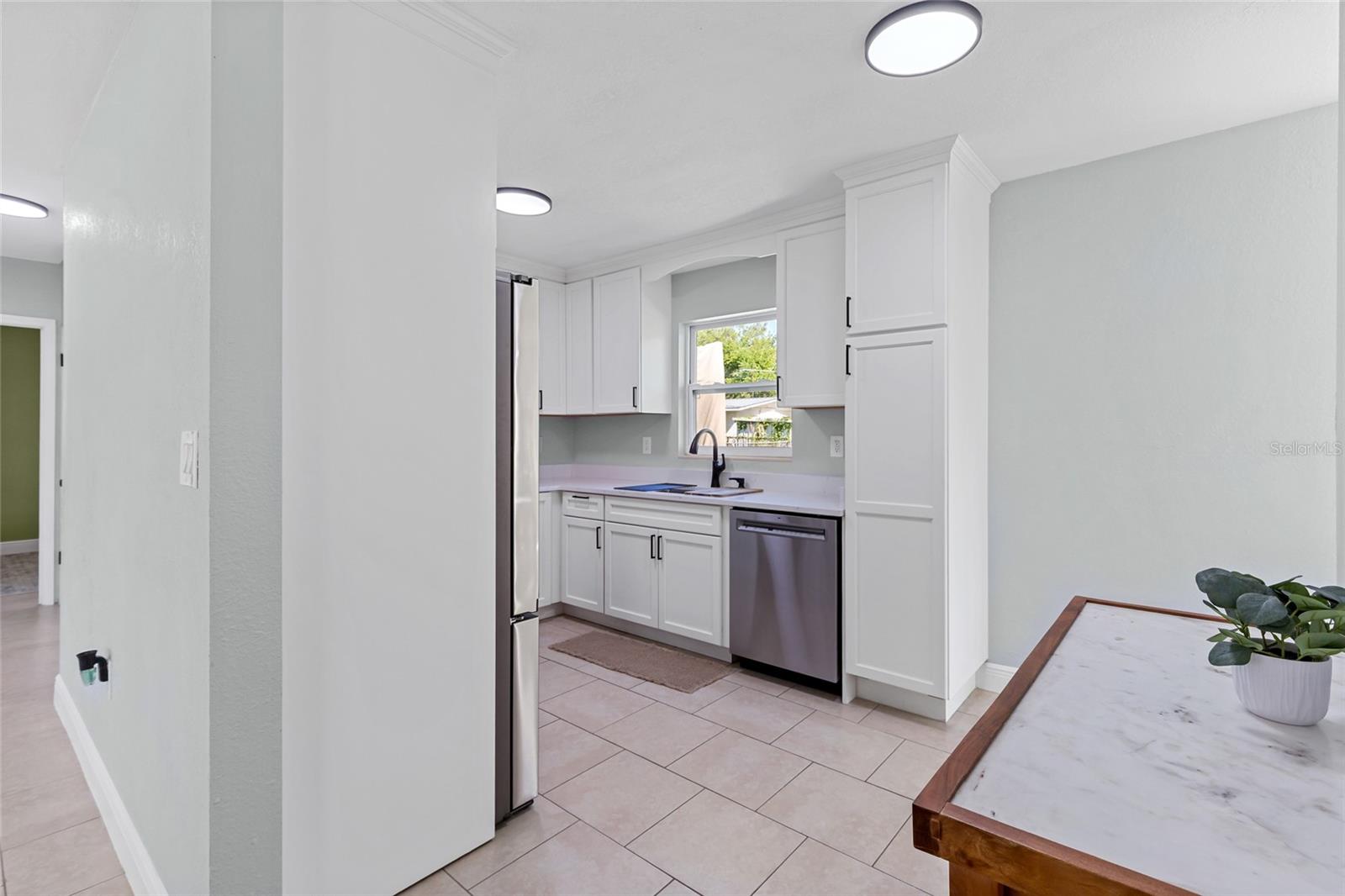 Image 11 of 49 For 1816 7th Street W