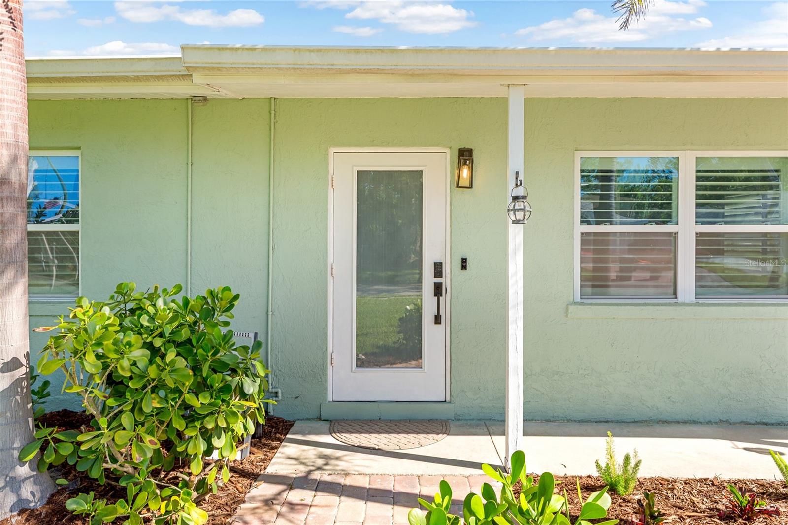 Image 5 of 49 For 1816 7th Street W