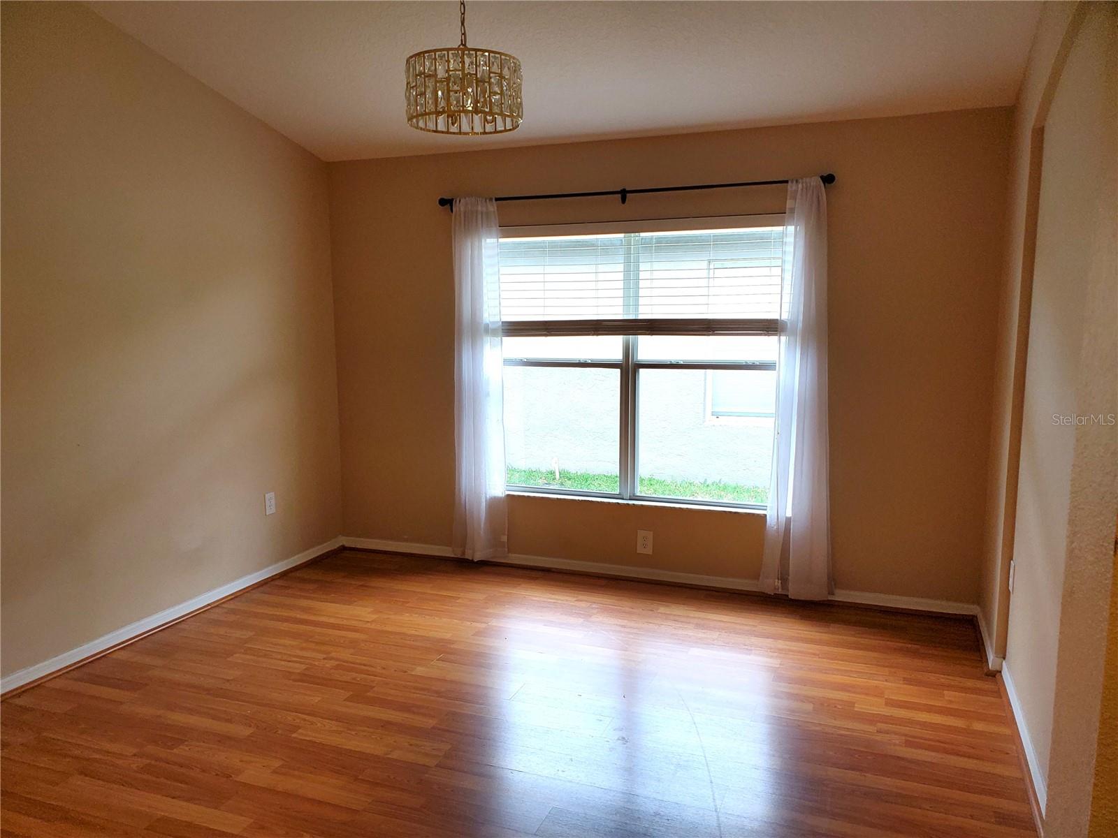 Image 7 of 18 For 31354 Kirkshire Court