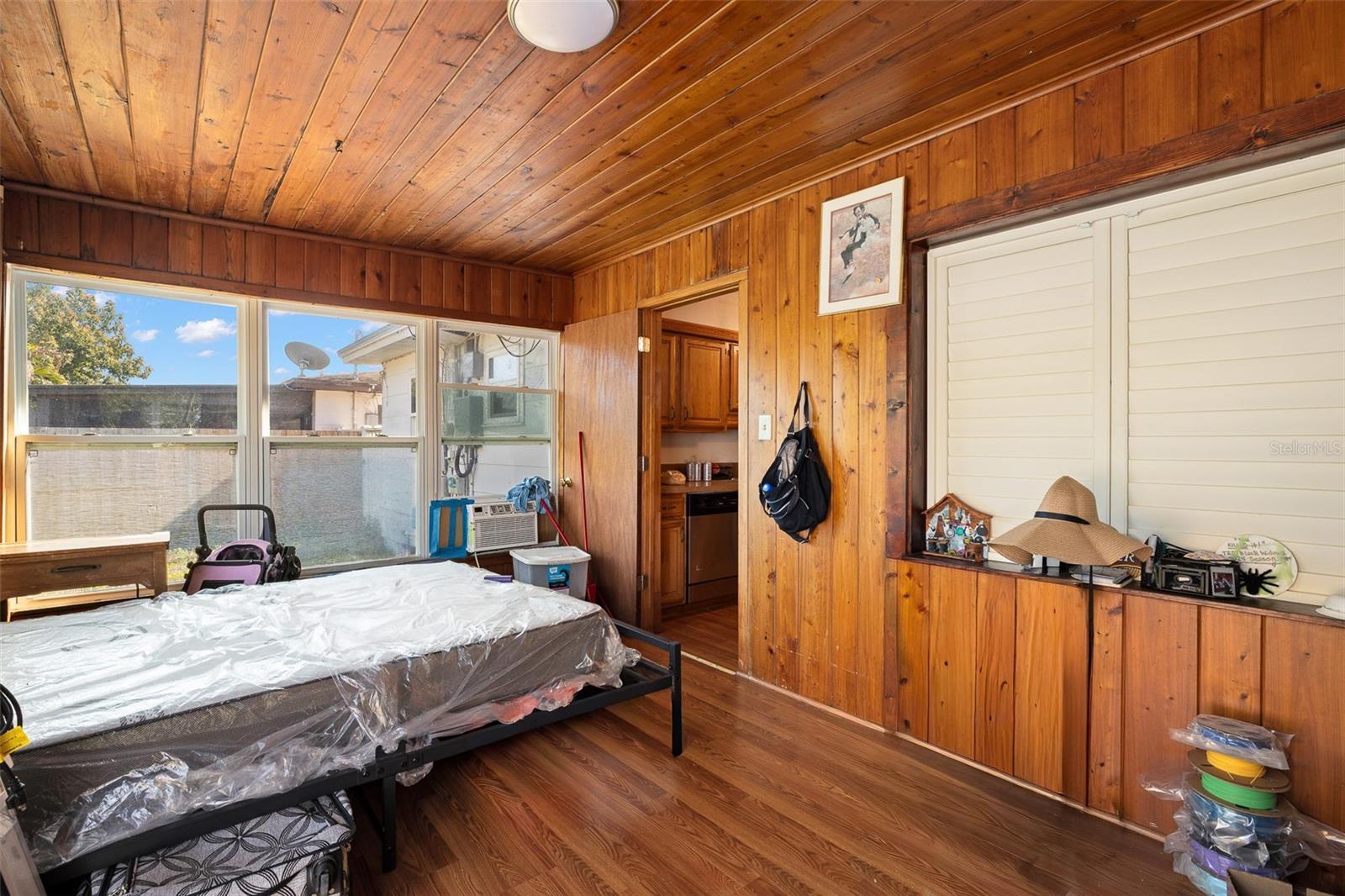 Image 13 of 24 For 1349 Young Avenue