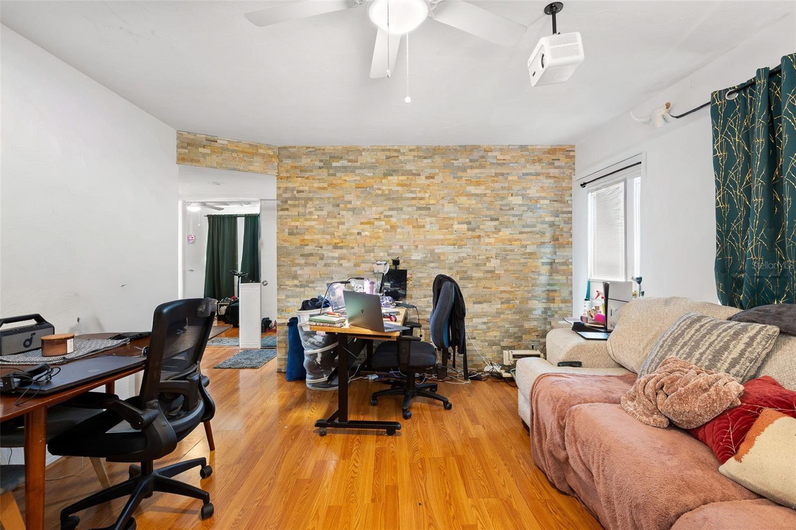 Image 5 of 24 For 1349 Young Avenue