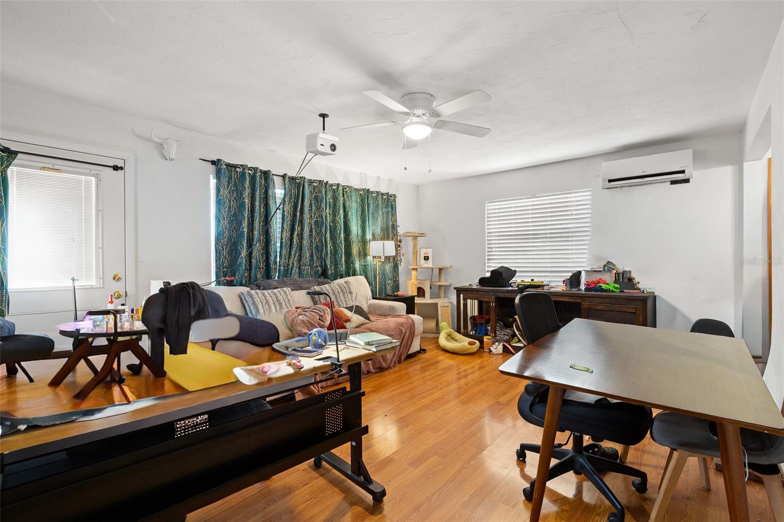 Image 7 of 24 For 1349 Young Avenue