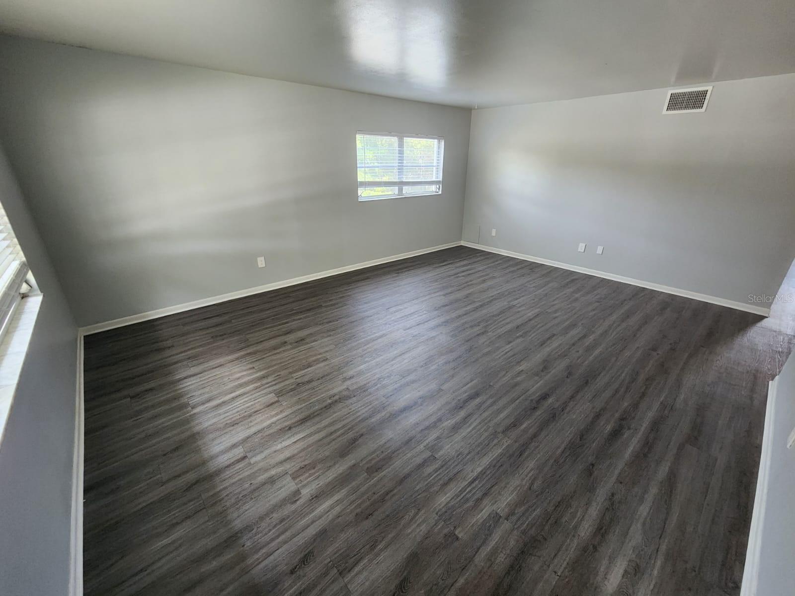 Image 4 of 17 For 2501 Renatta Drive 4