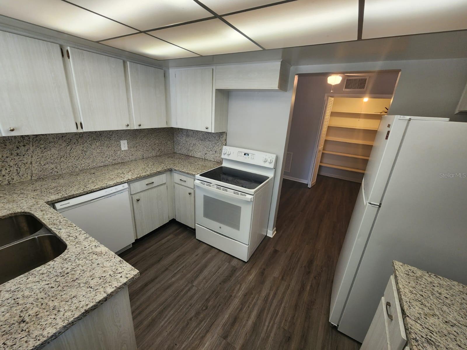 Image 6 of 17 For 2501 Renatta Drive 4