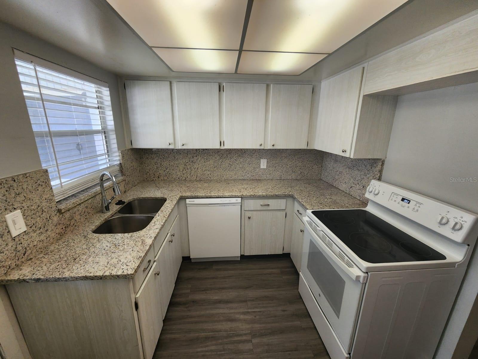 Image 8 of 17 For 2501 Renatta Drive 4