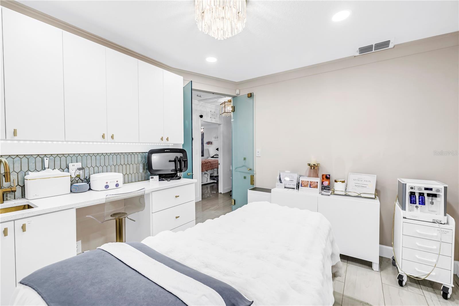 Image 18 of 29 For 2200 49th Street N