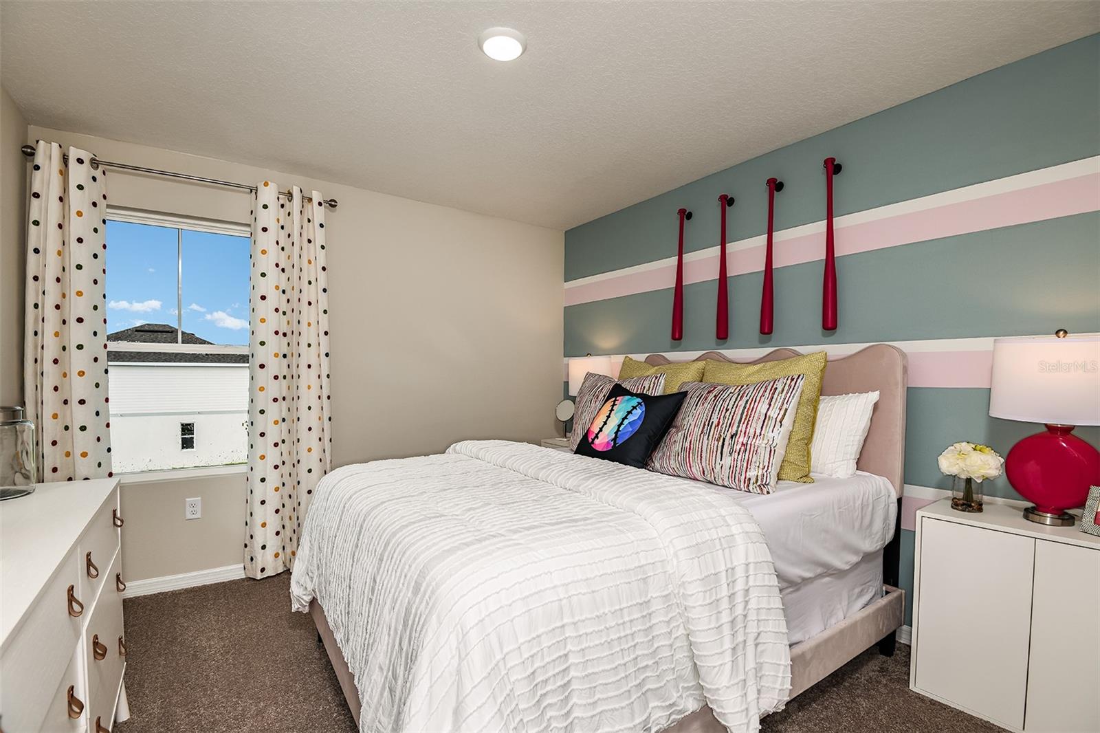 Image 22 of 27 For 4178 Gerbera Daisy Lane