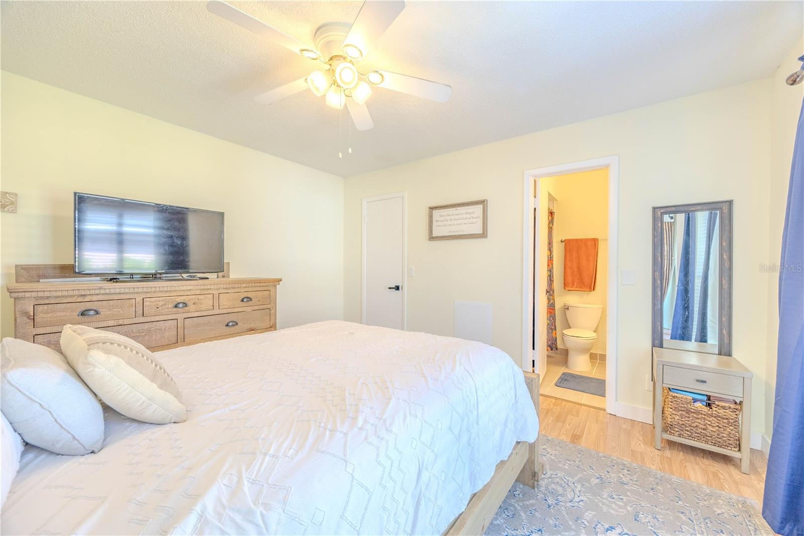 Image 17 of 37 For 10002 Oakengate Place